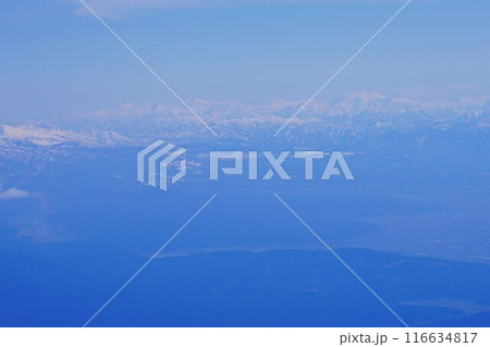 冬季鳥海山頂上からの朝日連峰 116634817
