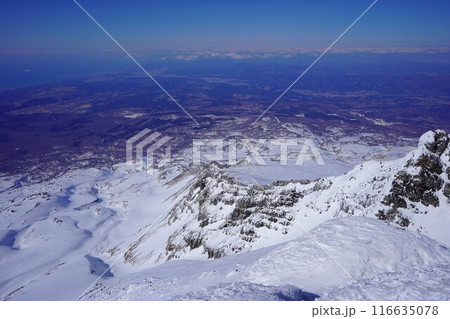 冬季鳥海山頂上からの北東稜線 冬季鳥海山頂上からの北東稜線 116635078