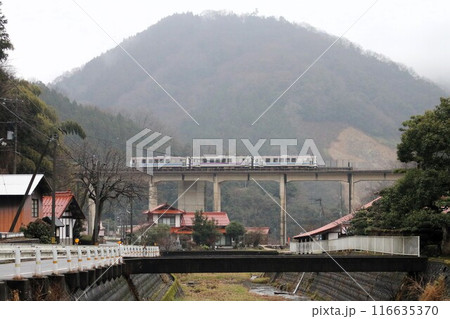 【JR西日本】キハ120形（三江線：宇都井駅） 116635370