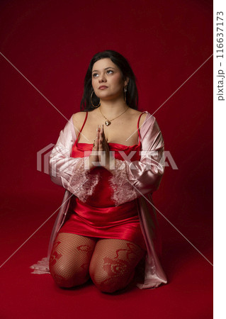 Curvy girl in red nightgown for studio portraits Curvy girl in red nightgown for studio portraits 116637173