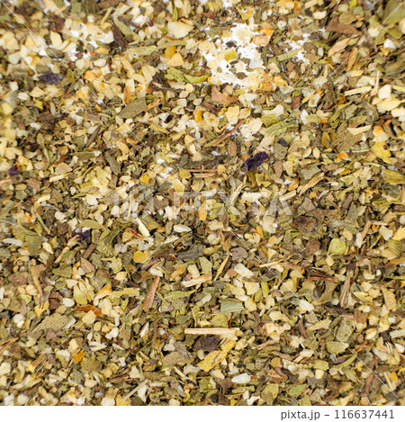 Herb blend seasoning of oregano, basil, onion, garlic and thyme, macro, top view. 116637441