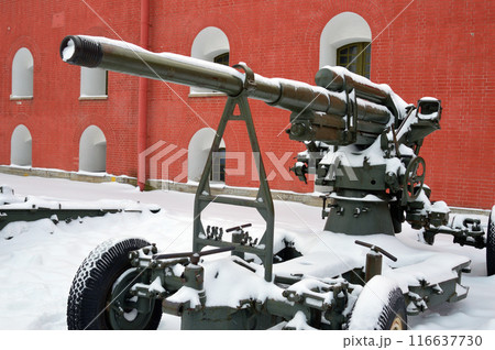 Anti-aircraft gun from the mid-20th century. 116637730