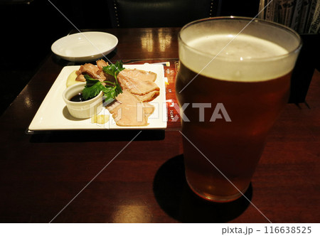 英国パブでビール(エール)を呑む 英国パブでビール(エール)を呑む 116638525