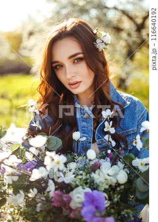Portrait of a beautiful bride. Wedding concept. Stylish wedding. Great sunset light. Spring garden. 116640192