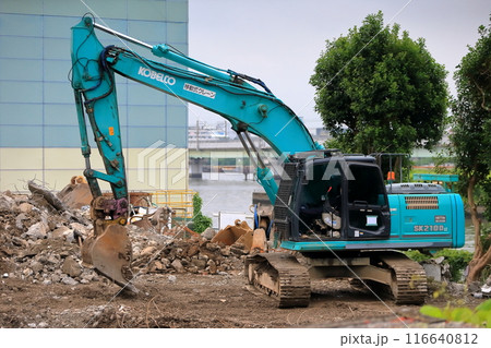 解体中の鉄筋コンクリート建物　イメージ 116640812