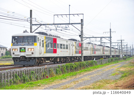 高崎線 行田ー熊谷 JR東日本 185系 OM02編成(大宮) 草津 高崎線 行田ー熊谷 JR東日本 185系 OM02編成(大宮) 草津 116640849