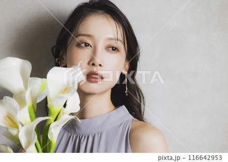 ロングヘアの女性 116642953