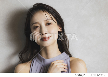 ロングヘアの女性 116642957
