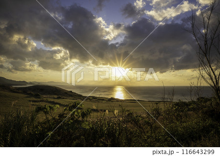 石垣島 平久保崎灯台から見る夕日 石垣島 平久保崎灯台から見る夕日 116643299