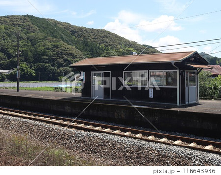 JR四国西佐川駅ホーム上の待合室 116643936