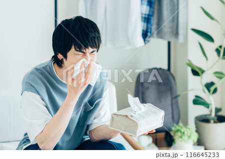 花粉症の若い男性 花粉症の若い男性 116645233