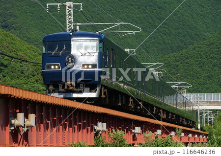 日置川鉄橋を渡る「WEST EXPRESS銀河」和歌山県西牟婁郡白浜町日置 116646236