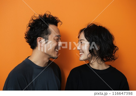 見つめ合う日本人のカップル・夫婦(ハート・バレンタイン・結婚・記念日・愛・ラブ・幸せ) 見つめ合う日本人のカップル・夫婦(ハート・バレンタイン・結婚・記念日・愛・ラブ・幸せ) 116647398