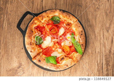 ミックスピザ　Italian delicious food mixture pizza 116649127