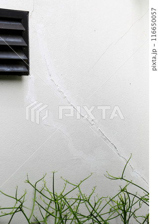 Cracked Textured white Wall Background 116650057