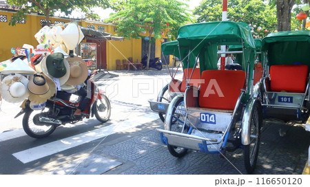 ベトナム中部の観光地ホイアン 観光用三輪自転車 シクロ ベトナム中部の観光地ホイアン 観光用三輪自転車 シクロ 116650120