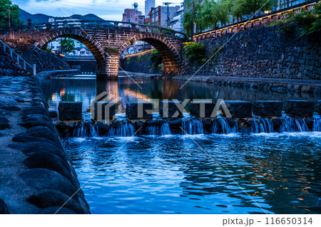 中島川と眼鏡橋の夜景ライトアップ　【長崎市】 116650314