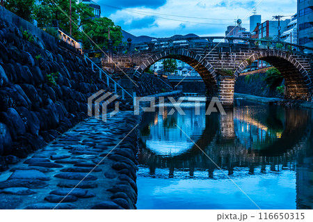 中島川と眼鏡橋の夜景ライトアップ　【長崎市】 116650315
