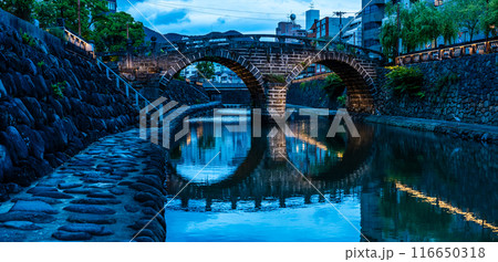 中島川と眼鏡橋の夜景ライトアップ パノラマ 【長崎市】 中島川と眼鏡橋の夜景ライトアップ パノラマ 【長崎市】 116650318