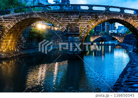 中島川と眼鏡橋の夜景ライトアップ　【長崎市】 116650345