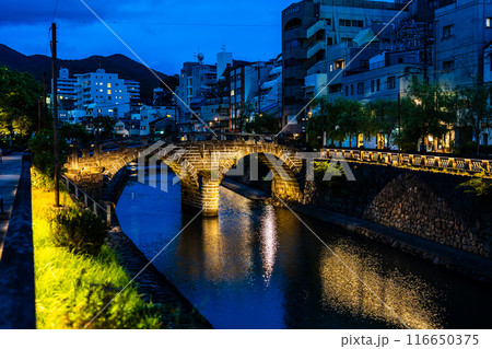 中島川と眼鏡橋の夜景ライトアップ 【長崎市】 中島川と眼鏡橋の夜景ライトアップ 【長崎市】 116650375