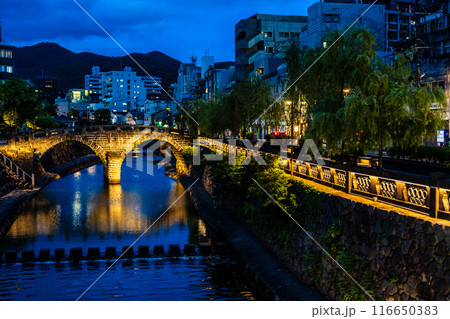 中島川と眼鏡橋の夜景ライトアップ 【長崎市】 中島川と眼鏡橋の夜景ライトアップ 【長崎市】 116650383