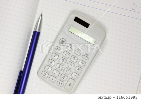 ノートと電卓 116651995