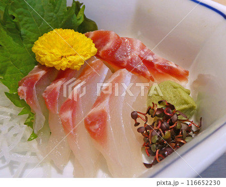 まろやかで上品なさくら色の味わい、真鯛の刺身の写真 116652230