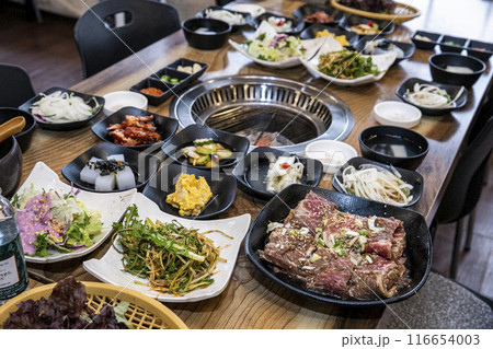 Korean bbq Marinated Grilled Beef Ribs 116654003