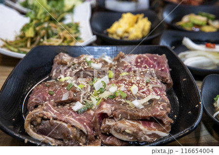 Korean bbq Marinated Grilled Beef Ribs 116654004