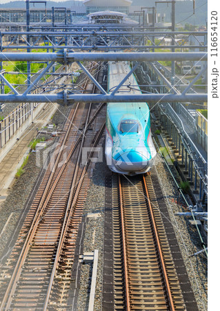 「青森県」JR八戸駅を出発して新青森へ向かう東北新幹線 116654120