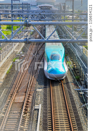 「青森県」JR八戸駅を出発して新青森へ向かう東北新幹線 「青森県」JR八戸駅を出発して新青森へ向かう東北新幹線 116654121