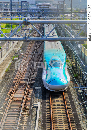 「青森県」JR八戸駅を出発して新青森へ向かう東北新幹線 「青森県」JR八戸駅を出発して新青森へ向かう東北新幹線 116654122