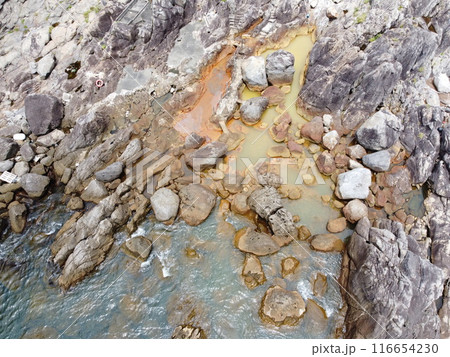 Shikinejima in Tokyo is a wild hot spring paradise. Jinata Onsen is a free mixed bathing open-air bath. You can wear a bathing suit, and it is a rare underwater hot spring in Japan that sinks in the s Shikinejima in Tokyo is a wild hot spring paradise. Jinata Onsen is a free mixed bathing open-air bath. You can wear a bathing suit, and it is a rare underwater hot spring in Japan that sinks in the s 116654230