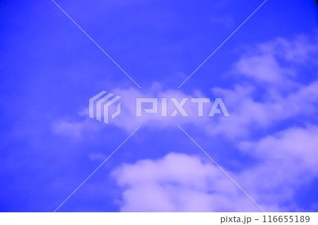雲のある青空 (背景素材） 116655189