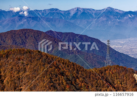 清八山から見る紅葉の山並みと白峰三山 清八山から見る紅葉の山並みと白峰三山 116657916