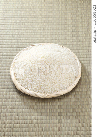 ザルに盛られた白米 116659023