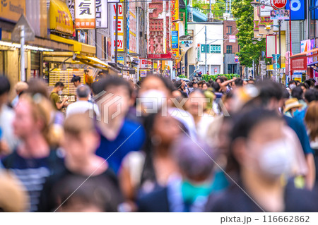 日本の東京都市景観 インバウンド復活…まるで外国…ほとんどが外国人観光客…賑わう秋葉原＝22日 116662862