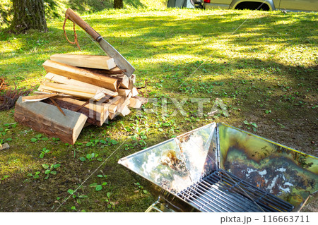 キャンプ場　薪と焚き火台 116663711