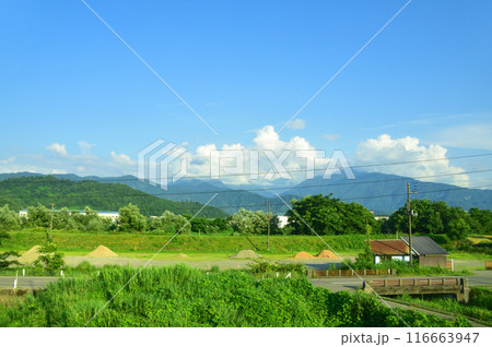 JR東日本上越線の越後川口駅から八色駅までの車窓風景(2022年夏) 116663947
