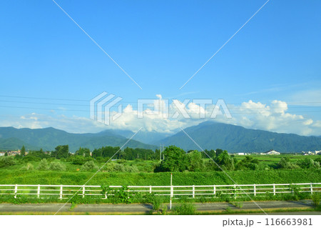 JR東日本上越線の八色駅から上越国際スキー場前駅までの車窓風景(2022年夏) 116663981