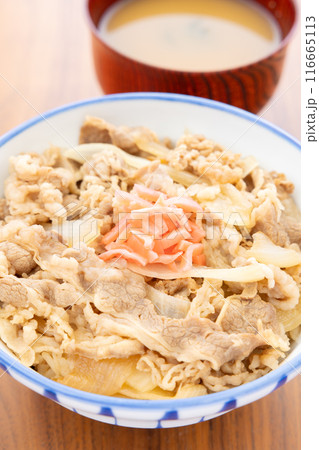 おいしい牛丼とみそ汁 116665113