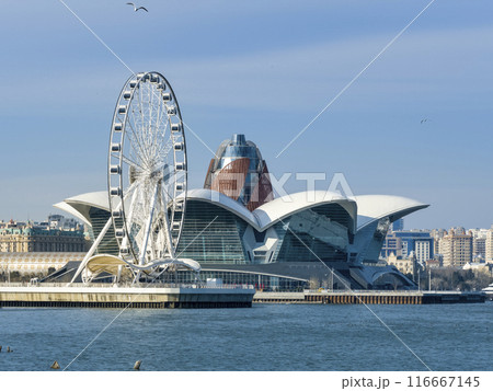 アゼルバイジャン・バクーのショッピングモールと白い観覧車 / Baku, Azerbaijan 116667145