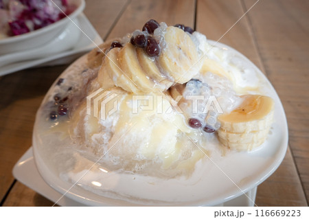 red bean banana shaved ice 116669223