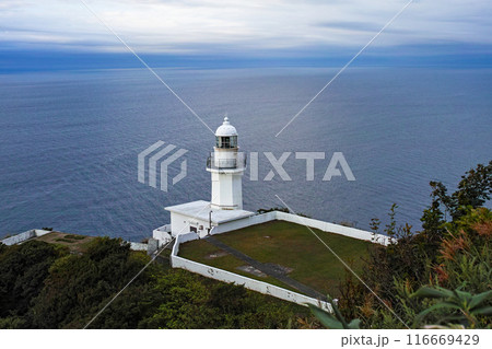 北海道/ 夏の朝陽に照らされるチキウ岬灯台(地球岬灯台・地球岬展望台) 北海道/ 夏の朝陽に照らされるチキウ岬灯台(地球岬灯台・地球岬展望台) 116669429