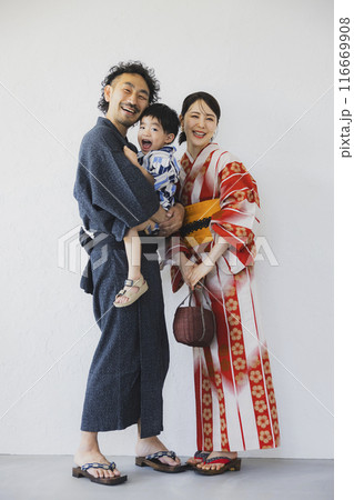浴衣のファミリー 116669908