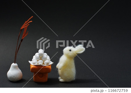 羊毛フェルトのウサギのお月見飾り の写真素材 [116672759] - PIXTA