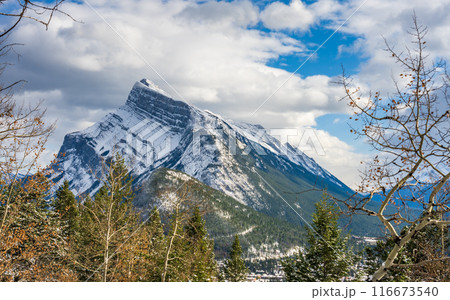 Snow-covered Mount Rundle with snowy forest. Banff National Park beautiful landscape in winter. Canadian Rockies, Alberta, Canada. 116673540