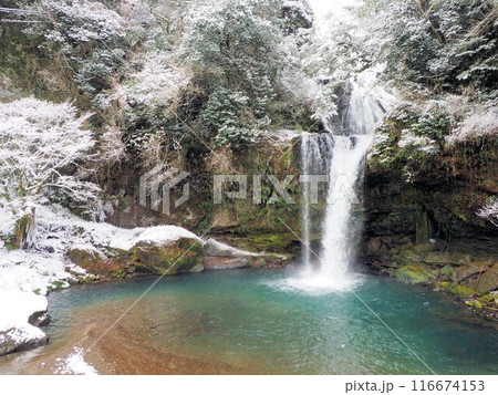 凍てつく冬の慈恩の滝　大分県玖珠郡玖珠町山浦 116674153