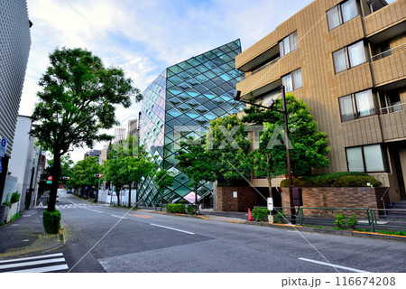 東京南青山 高級ブランド店 プラダ青山店の風景 東京南青山 高級ブランド店 プラダ青山店の風景 116674208